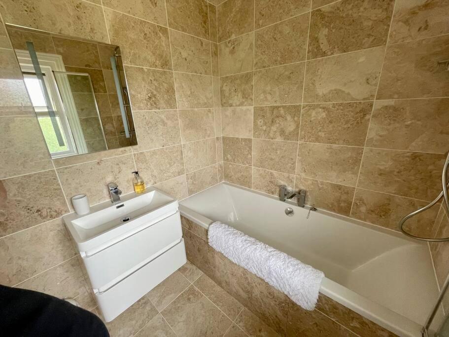 Modern 2 Bed Flat W Parking, Dog Friendly, Central Борнмут Экстерьер фото
