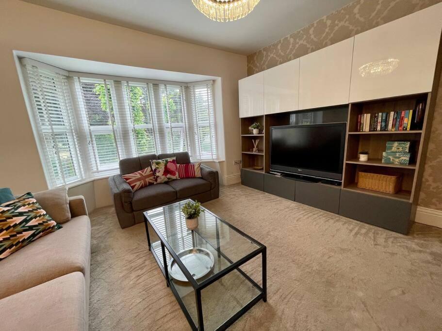 Modern 2 Bed Flat W Parking, Dog Friendly, Central Борнмут Экстерьер фото